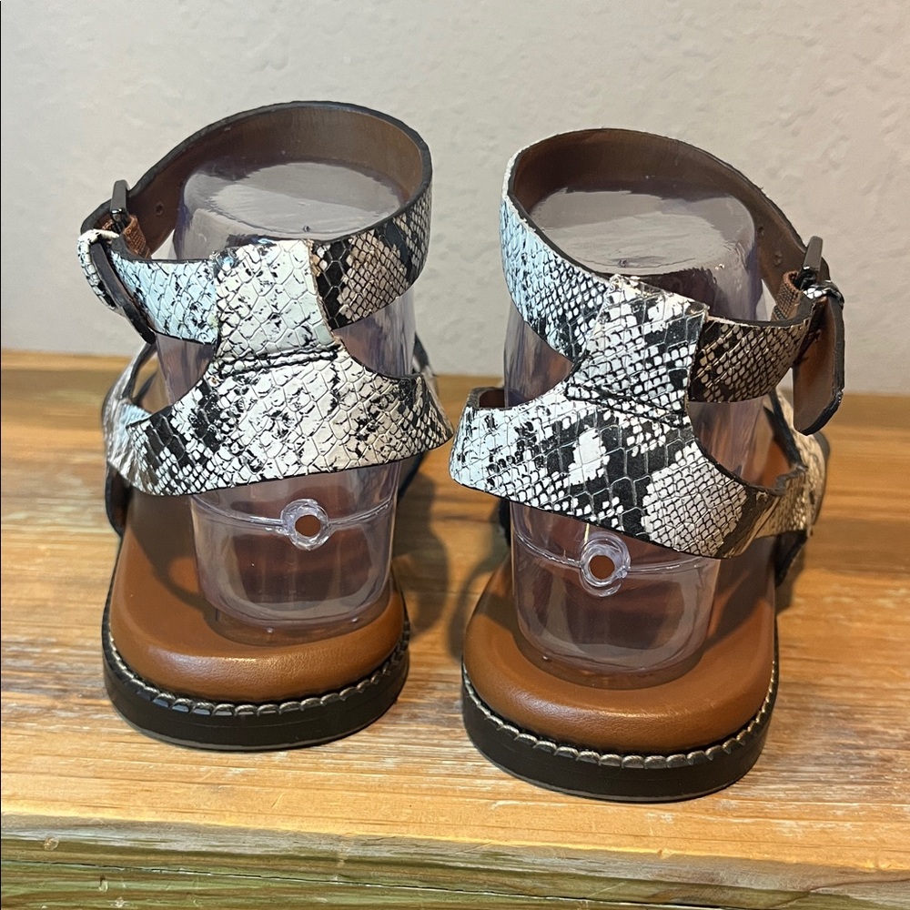 Naturalizer Kelsie White Black Snake Print Sandal - Size 7 - Picture 6 of 11